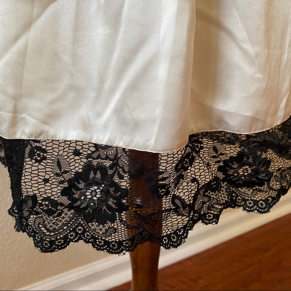 Tunic with Lace - Picture 4 of 4